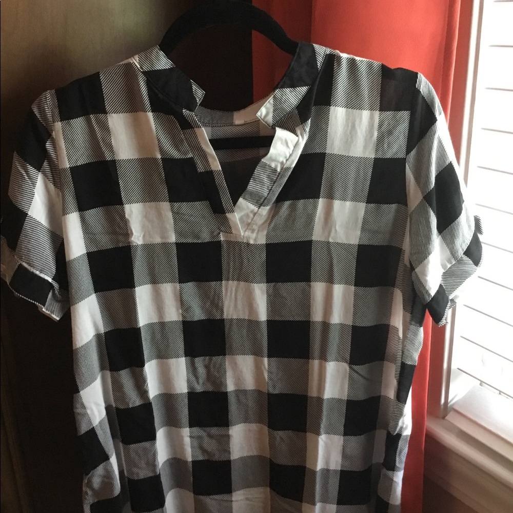 Black and white plaid top